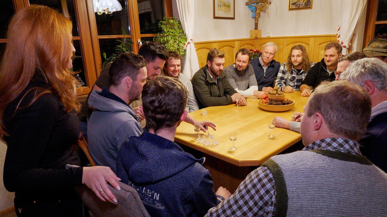 Die Klöckler zu Gast in der weihnachtlich geschmückten Bauernstube im Kärntner Gegendtal