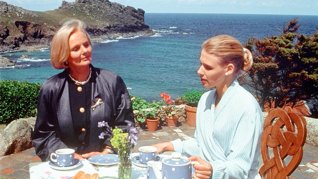 Im Bild (v.li.): Ruth Maria Kubitschek, Kerstin Draeger.