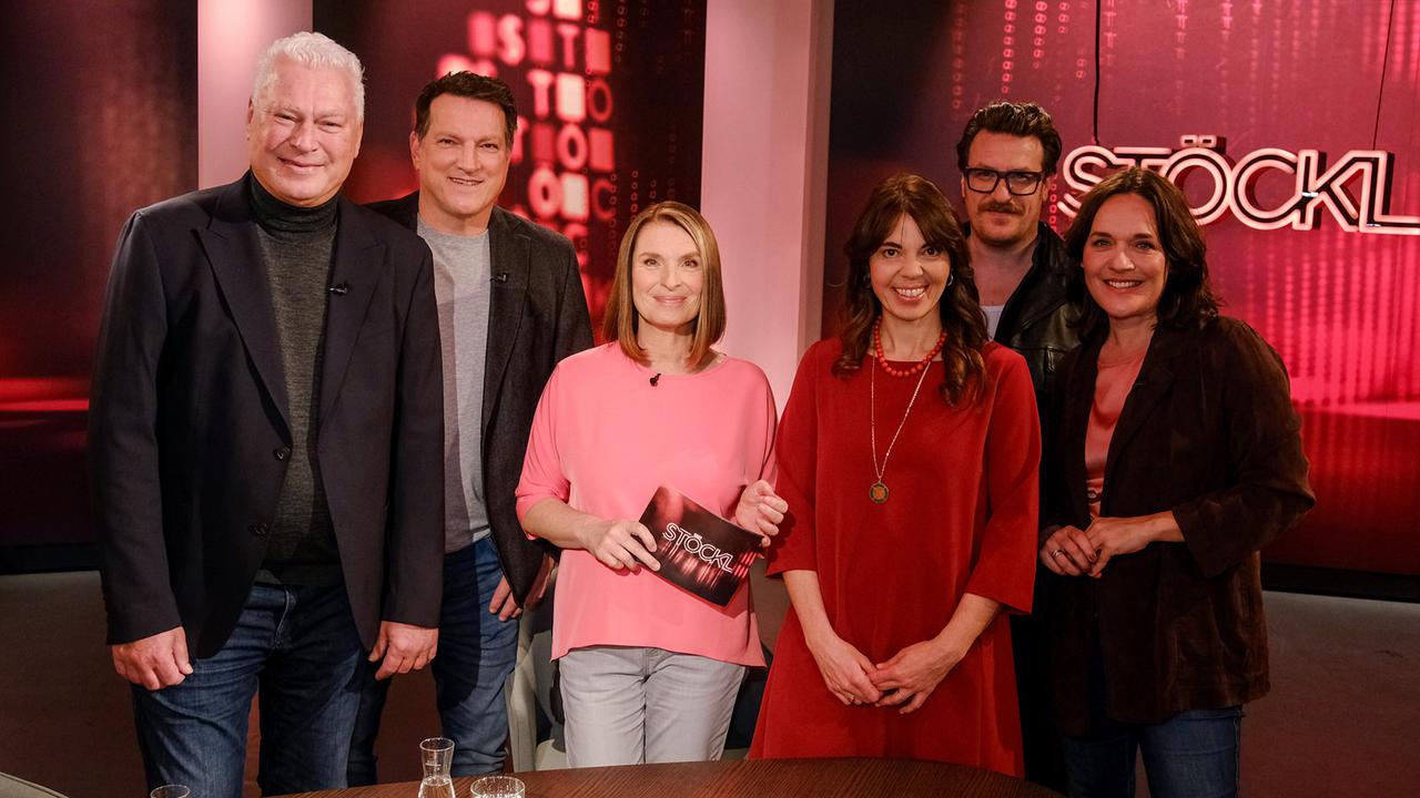 Toni Polster,  Andi Herzog, Eva Pölzl,  Barbara Stöckl, Francesca Ferlaino und Parov Stelar stehen nebeneinander im "STÖCKL"-Studio