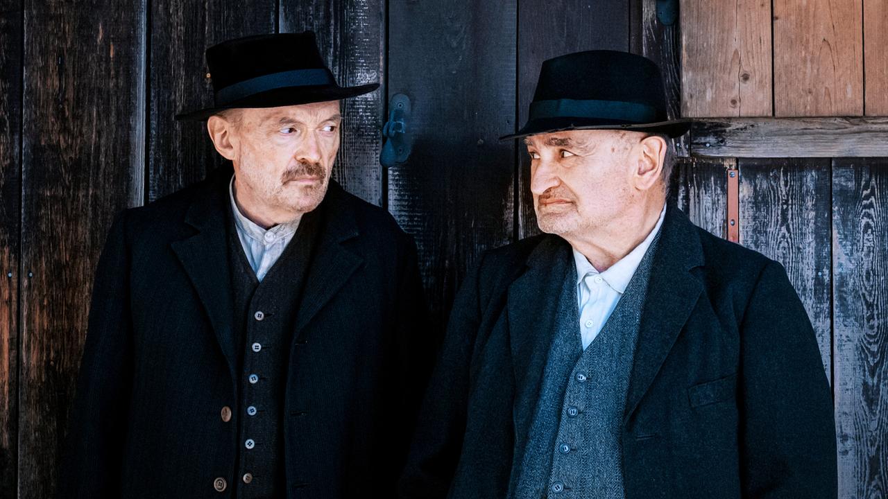 "Sturm kommt auf (1/2)": Josef Hader (Julius Kraus), Sigi Zimmerschied (Silvan Heingeiger sr.)
