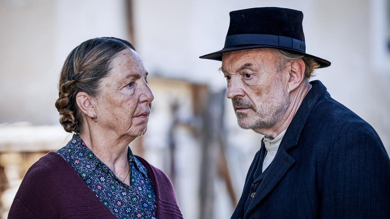"Sturm kommt auf (2/2)":  Susi Stach (Anna Stelzinger), Josef Hader (Julius Kraus)