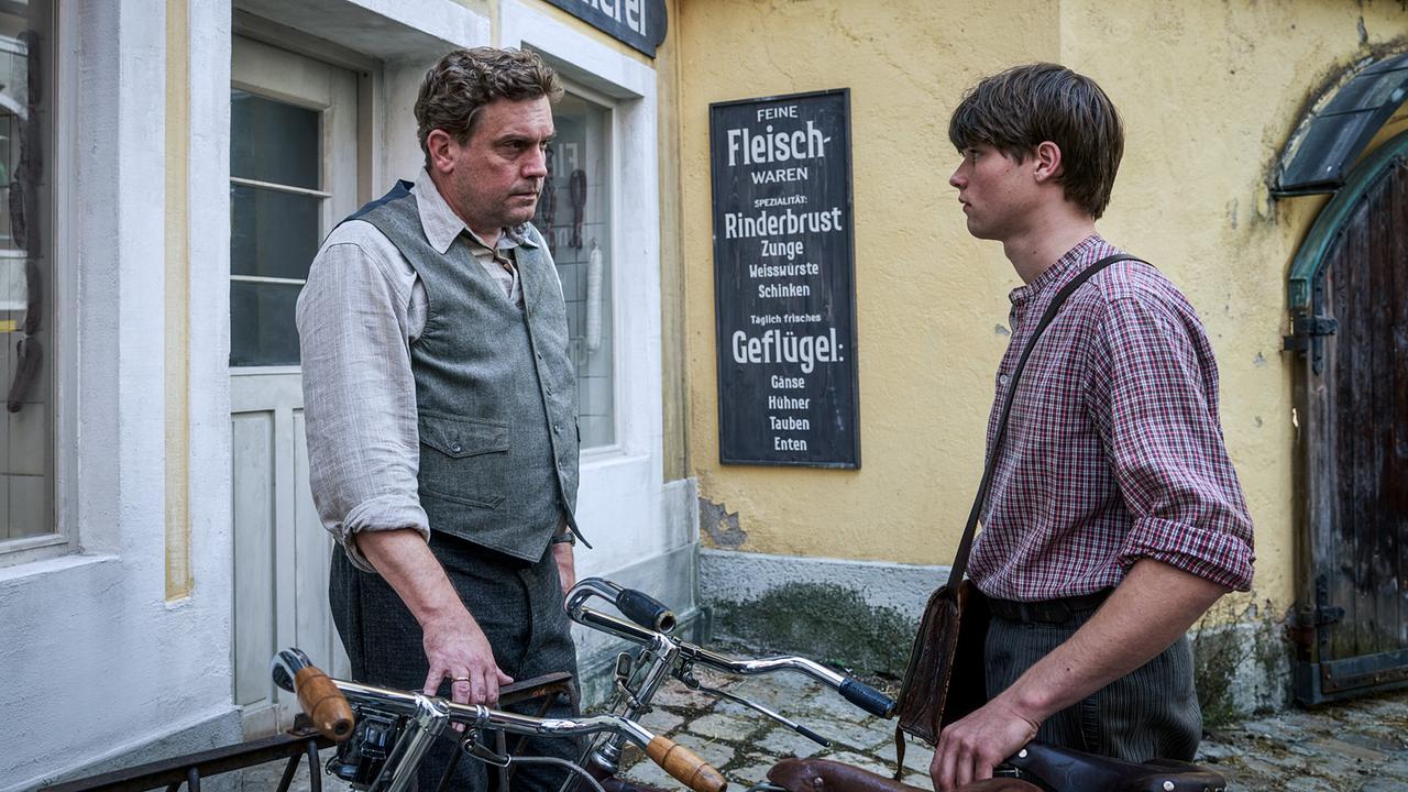 "Sturm kommt auf (2/2)": Sebastian Bezzel (Ludwig Allberger), Jakob Brendel (Peter Heingeiger, halbwüchsig)