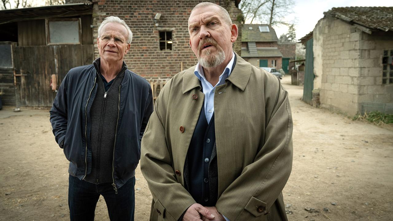 Gibt es in der Familie des Mordopfers Linus Markis ein dunkles Geheimnis? Die Kommissare Max Ballauf und Freddy Schenk befragen seine Cousine Birgit Heitkamp auf dem Gnadenhof.