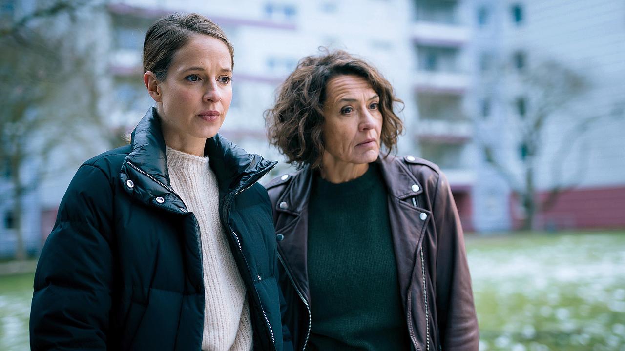 "Tatort: Avatar": Lena Odenthal (Ulrike Folkerts, rechts) und Johanna Stern (Lisa Bitter, links) bei den Ermittlungen zu ihrem neuesten Fall.