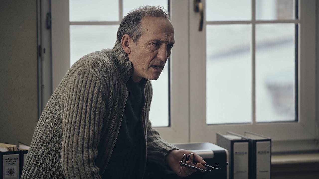 "Tatort: Zerrissen": Die Expertise von Dr. Vogt (Jürgen Hartmann) hilft, den Tatablauf zu rekonstruieren.