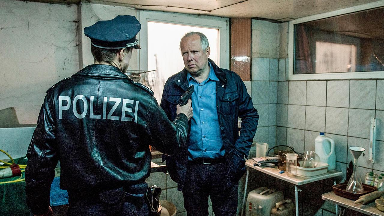 "Tatort: Borowski und der Himmel über Kiel": Der Landpolizist (Timo Jacobs) und Kommissar Klaus Borowski (Axel Milberg)