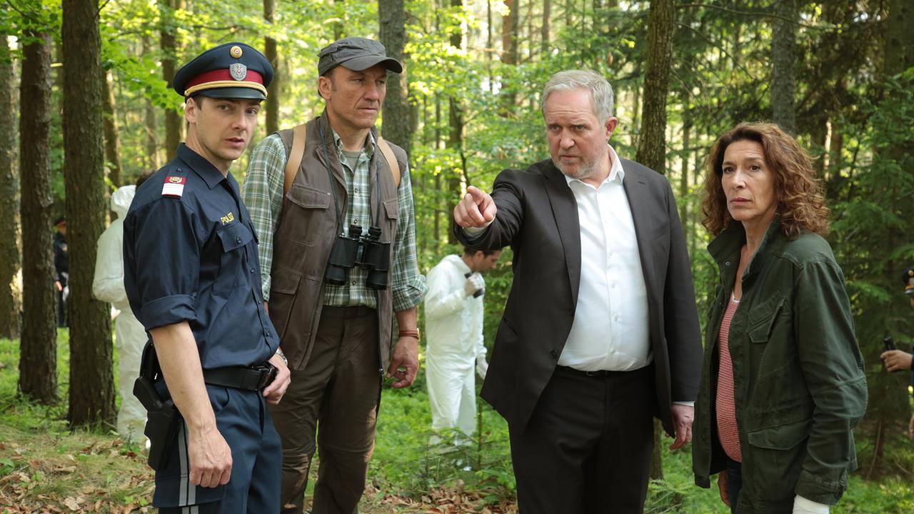 Tatort. Stefan Pohl (Andreas Riedl), Helmut Häusler (Walter Böckl), Harald Krassnitzer (Moritz Eisner), Adele Neuhauser (Bibi Fellner)