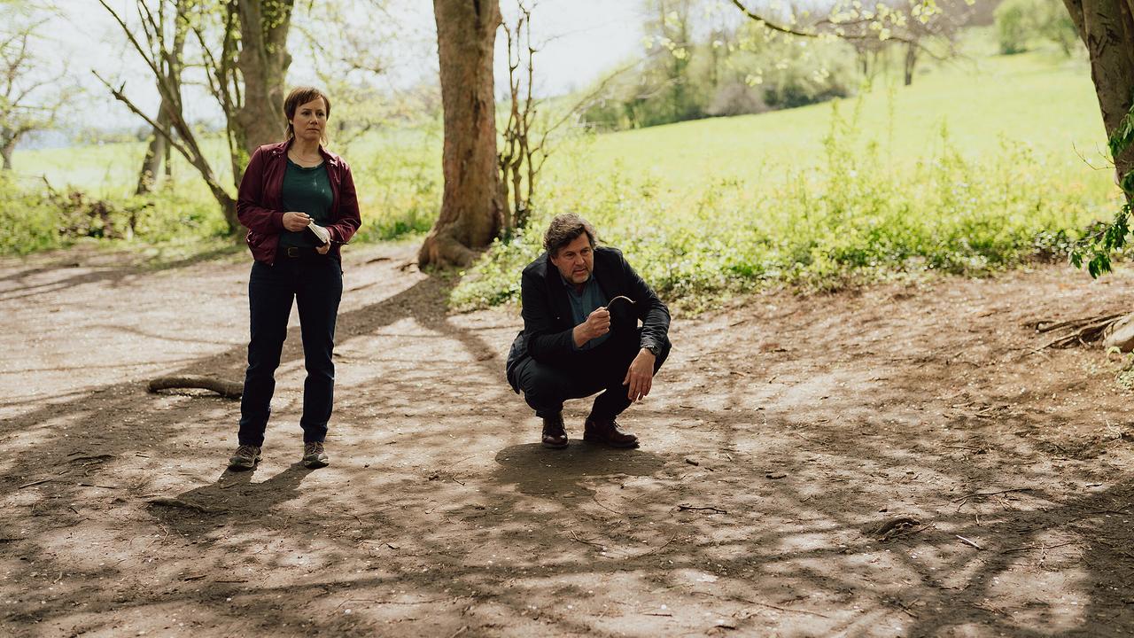 "Tatort: Ad Acta": Franziska Tobler (Eva Löbau) und Friedemann Berg (Hans-Jochen Wagner) rekonstruieren den Tathergang.