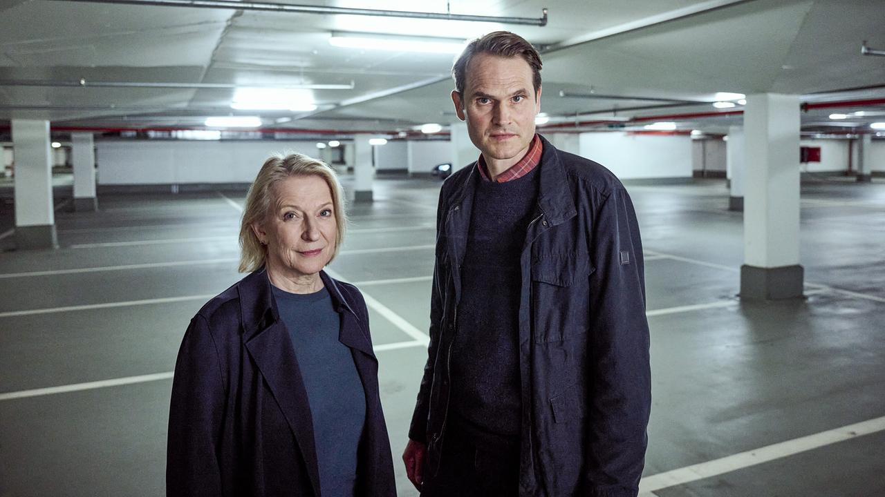 " Tatort: Trotzdem": Die beiden Kriminalhauptkommissare Paula Ringelhahn (Dagmar Manzel) und Felix Voss (Fabian Hinrichs)