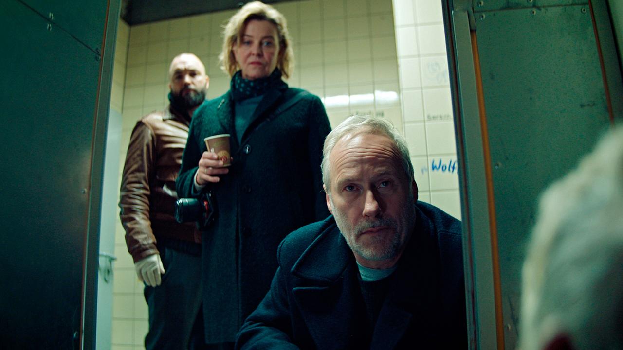 "Tatort: Es grünt so grün, wenn Frankfurts Berge blüh’n": Isaak Dentler (Jonas Hauck), Margarita Broich (Anna Janneke), Wolfram Koch (Paul Brix)