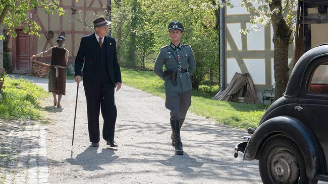 "Tatort: Murot und das 1000-jährige Reich": Kommissar Rother (Ulrich Tukur, li.) und Hagen von Strelow (Ludwig Simon)