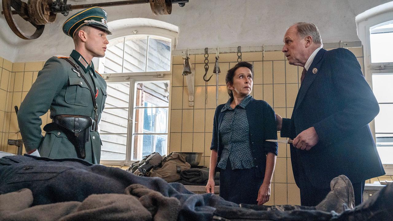 "Tatort: Murot und das 1000-jährige Reich": Hagen von Strelow (Ludwig Simon), Else Weiß (Barbara Philipp) und Kommissar Rother (Ulrich Tukur)