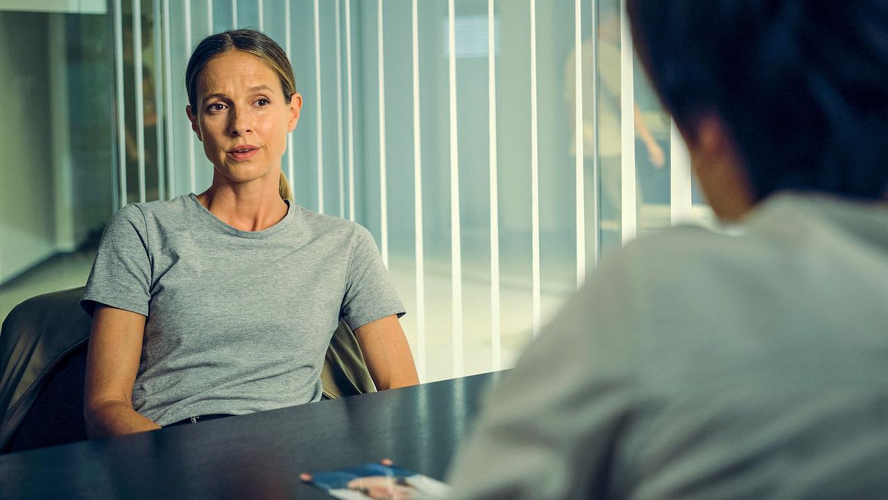 "Tatort: Dein gutes Recht": Johanna Stern (Lisa Bitter) hat den Eindruck, dass Martina Petrasch (Christina Hecke) versucht, sie gegen ihre Kollegin aufzubringen.