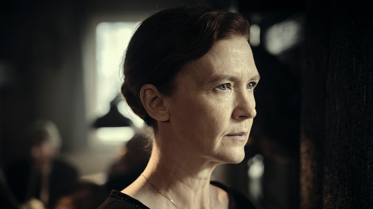 "Tatort: Lass sie gehen": Luise Riedle (Julia Jenkins), die in ihrer Trauer damit hadert, dass ihre Tochter sich für etwas besseres hielt als sie.