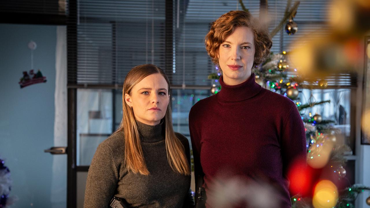 "Tatort: Stille Nacht": Haben keine besinnlichen Weihnachten in diesem Jahr: die Bremer „Tatort“ Ermittlerinnen Liv Moormann (Jasna Fritzi Bauer) und Linda Selb (Luise Wolfram).