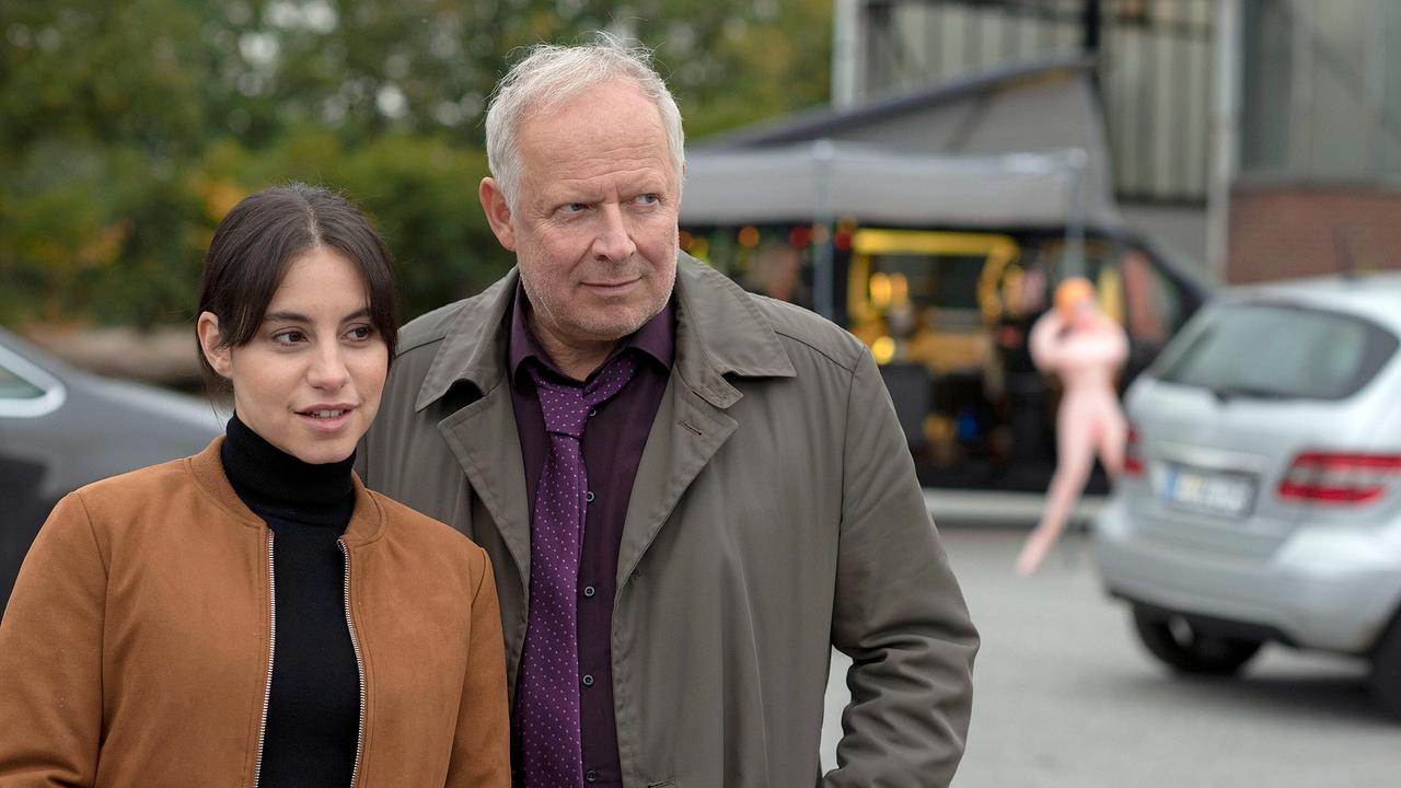 "Tatort: Borowski und das hungrige Herz": Mila Sahin (Almila Bagriacik) und Klaus Borowski (Axel Milberg) ermitteln in einer für sie fremden Welt.