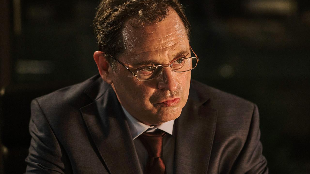 "Tatort: Verblendung": Den Geiselnehmern nachgeben oder auf der Stärke des Rechtsstaats beharren? Innenminister Christian Pietz (Nicolas Rosat) hat eine sehr schwierige Entscheidung zu fällen.