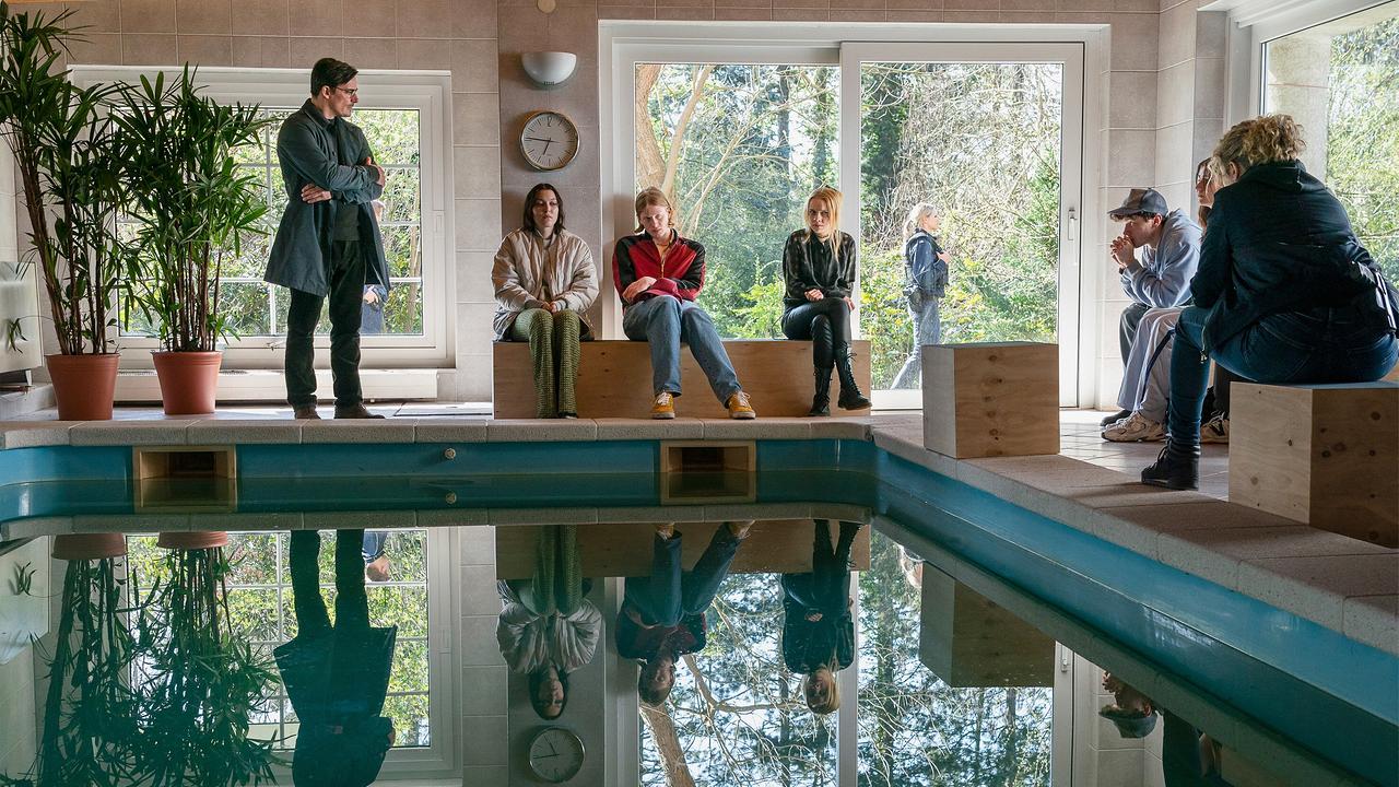 "Tatort: Herz der Dunkelheit": Paul Brahms (Hannes Wegener), Romy Brahms (Charlotte Krause), Luka (Casper von Bülow), Maya Wolff (Katharina Hirschberg), Leander (Amon Schicke), Leonie Winkler (Cornelia Gröschel). Die Jugendlichen sollen den Abend der Abiparty rekonstruieren.