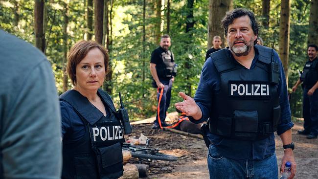 "Tatort: Die große Angst": Die Kommissare Franziska Tobler (Eva Löbau) und Friedemann Berg (Hans-Jochen Wagner) müssen ein in den Wald geflüchtetes Paar aufspüren.