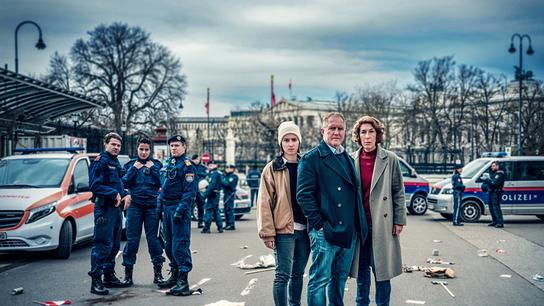"Tatort – Wir sind nicht zu fassen": Noah L.Perktold (Jonas Leisch), Beritan Balci (Leyla Kiyak), Wolfgang Oliver (Markus Schuch), Christina Scherrer (Meret Schande), Adele Neuhauser (Bibi Fellner)