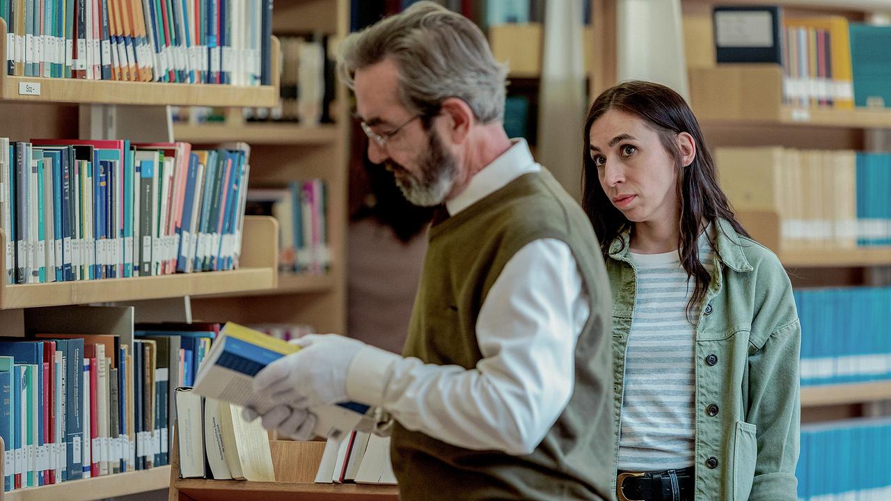 "Tatort: Rapunzel": Ernst C. Sigrist (Bibliothekar), Carol Schuler (Tessa Ott)