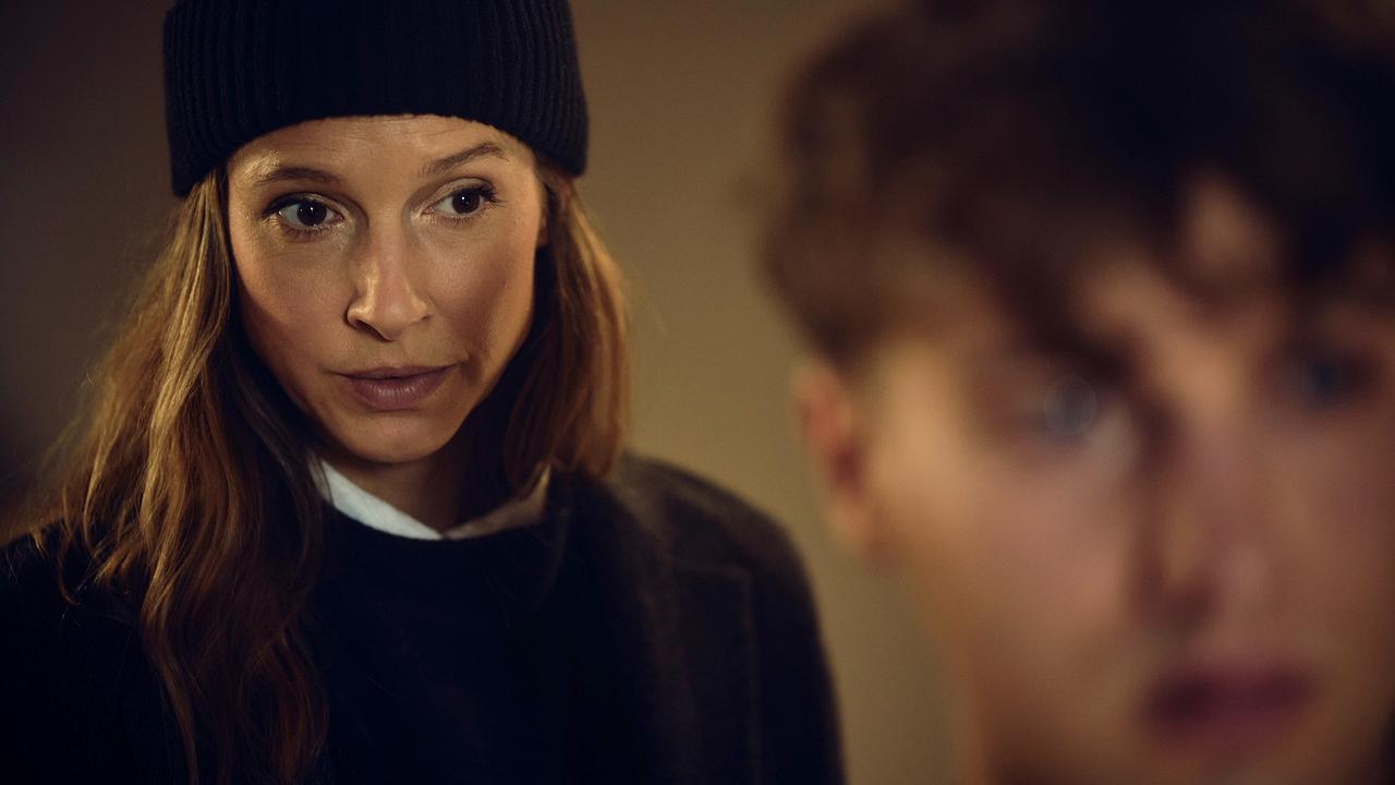 "Tatort: Der Stelzenmann": Macht Johanna (Lisa Bitter) dem jungen Swen (Samuel Benito) zu viel Druck? Sie hofft, dass die Erinnerungen an seine Entführung im aktuellen Fall weiterhelfen können.