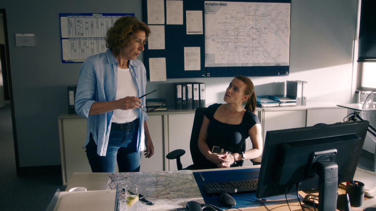 "Tatort – Verschwörung": Adele Neuhauser (Bibi Fellner), Christina Scherrer (Meret Schande)