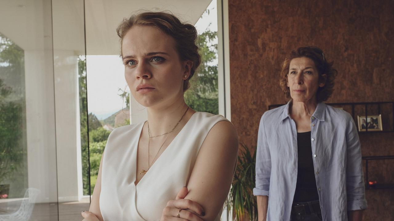 "Tatort – Verschwörung": Lili Epply (Elisabeth Wagner), Adele Neuhauser (Bibi Fellner)