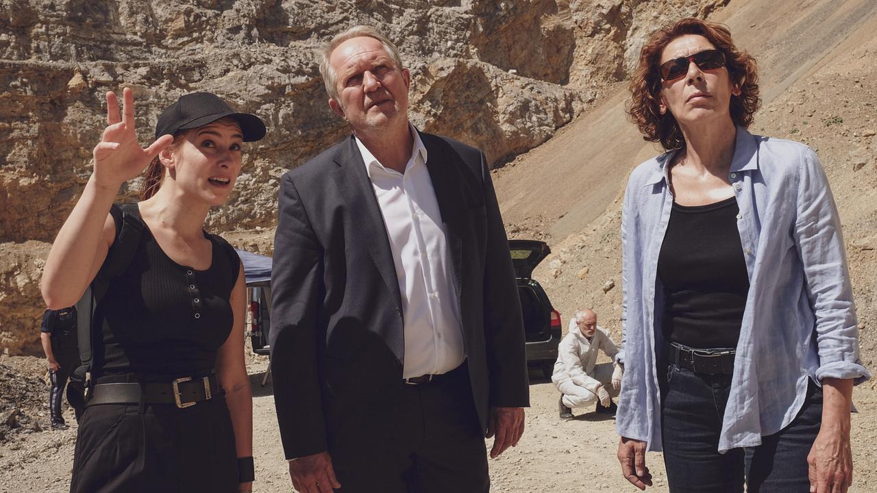 "Tatort – Verschwörung": Christina Scherrer (Meret Schande), Harald Krassnitzer (Moritz Eisner), Adele Neuhauser (Bibi Fellner)