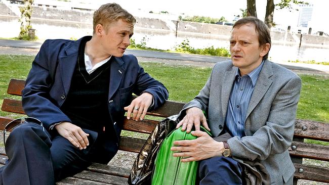 "Tatort: Weil sie böse sind": Balthasar Staupen (Matthias Schweighöfer, links) trifft sich mit Rolf H. (Milan Peschel).