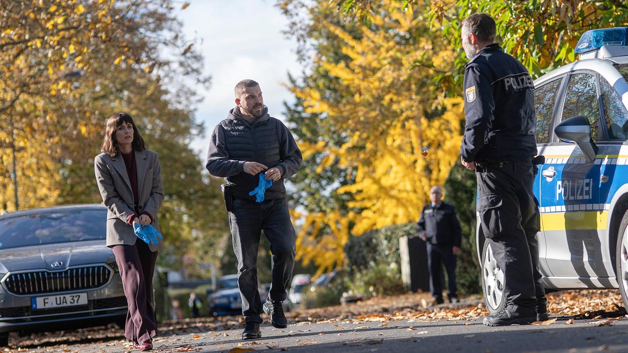 "Tatort: Dunkelheit": Melika Foroutan (Maryam Azadi), Edin Hasanovic (Hamza Kulina)
