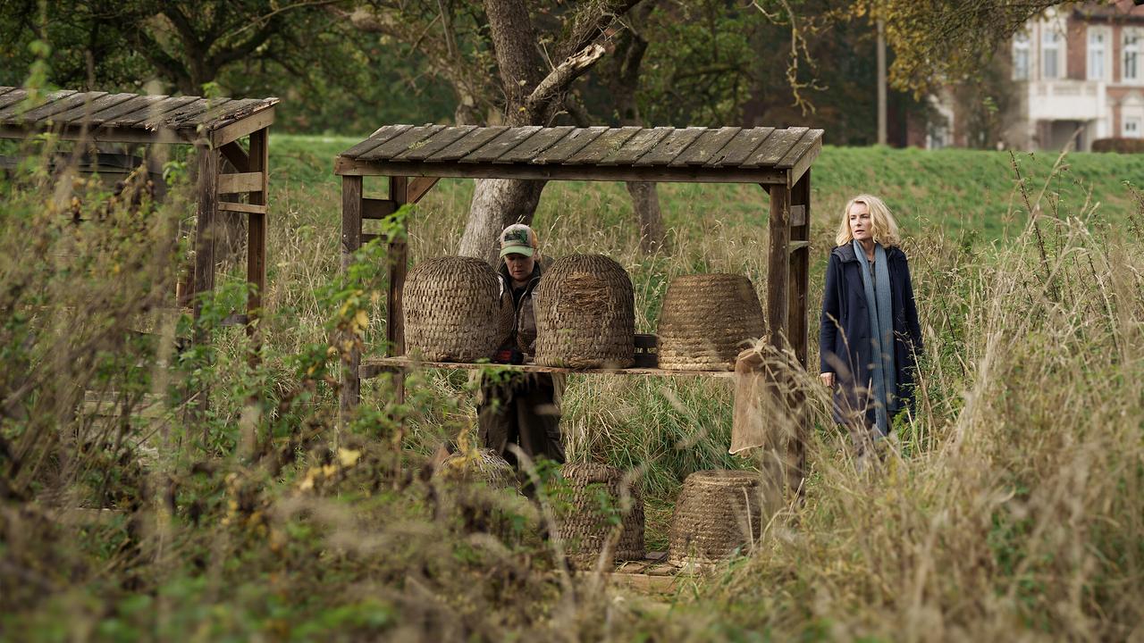 "Tatort: Letzte Ernte": Charlotte Lindholm (Maria Furtwängler) fühlt Biohof-Inhaberin Marlies Feldhusen (Lina Wendel) auf den Zahn.