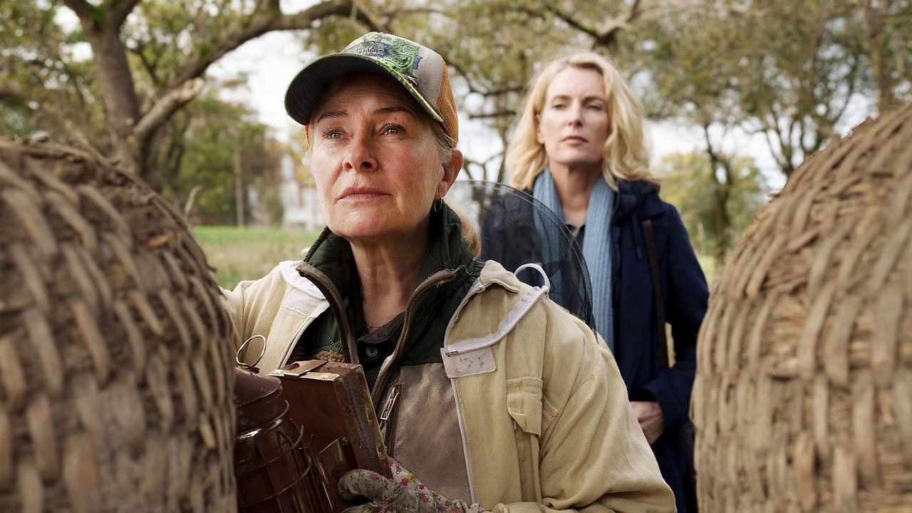 "Tatort: Letzte Ernte": Charlotte Lindholm (Maria Furtwängler, r.) fühlt Biohof-Inhaberin Marlies Feldhusen (Lina Wendel, l.) auf den Zahn.