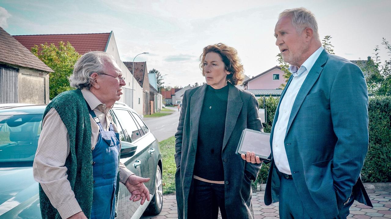 "Tatort - Bauernsterben": Haymon Maria Buttinger (Alois Schober), Adele Neuhauser (Bibi Fellner), Harald Krassnitzer (Moritz Eisner)
