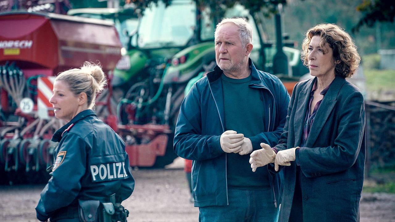 "Tatort - Bauernsterben": Karin Lischka (Polizistin Hofmüller), Harald Krassnitzer (Moritz Eisner), Adele Neuhauser (Bibi Fellner)