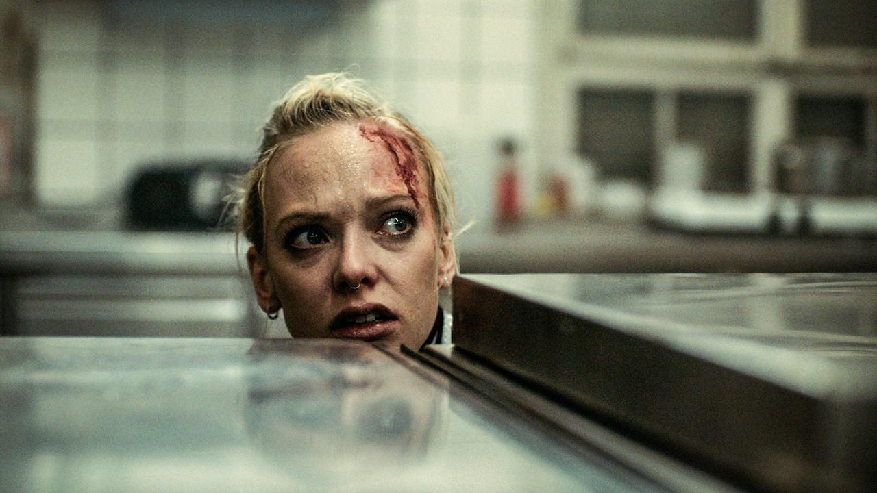 "Tatort: Das Nest": Maja Peters (Judith Neumann) versteckt sich vor dem Serienmörder.