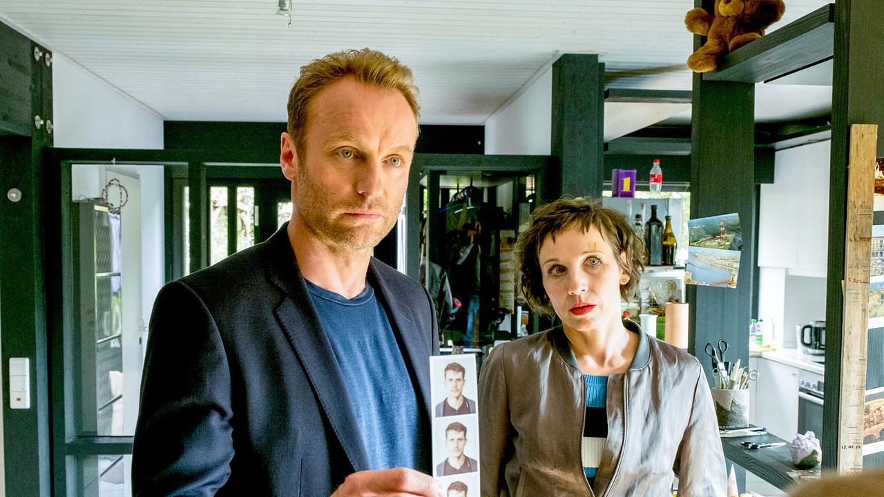 "Tatort: Dein Name sei Harbinger": Die Kommissare Rubin (Meret Becker) und Karow (Mark Waschke) auf den Spuren des unbekannten Toten.