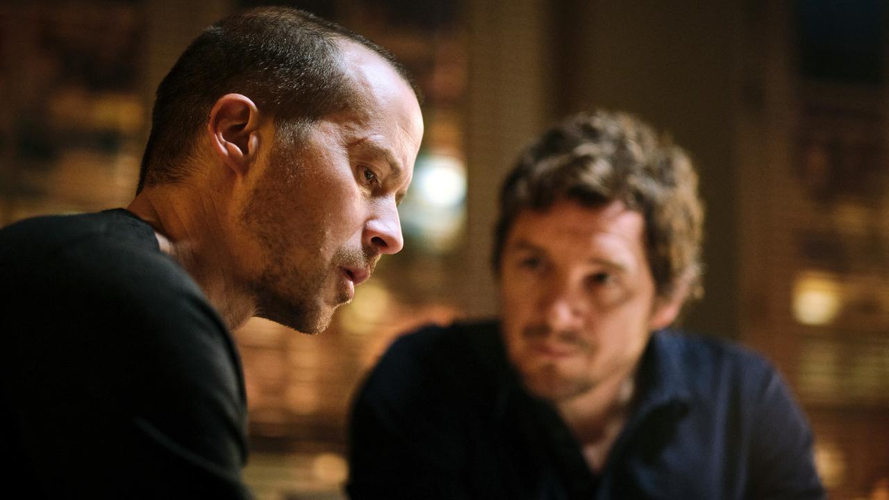 "Tatort: Der Welten Lohn": Weil er sich verfolgt fühlt, wendet Oliver Manlik (Barnaby Metschurat) sich an die Kommissare und verlangt Polizeischutz. Aber seine Geschichte überzeugt Sebastian Bootz (Felix Klare) nicht …