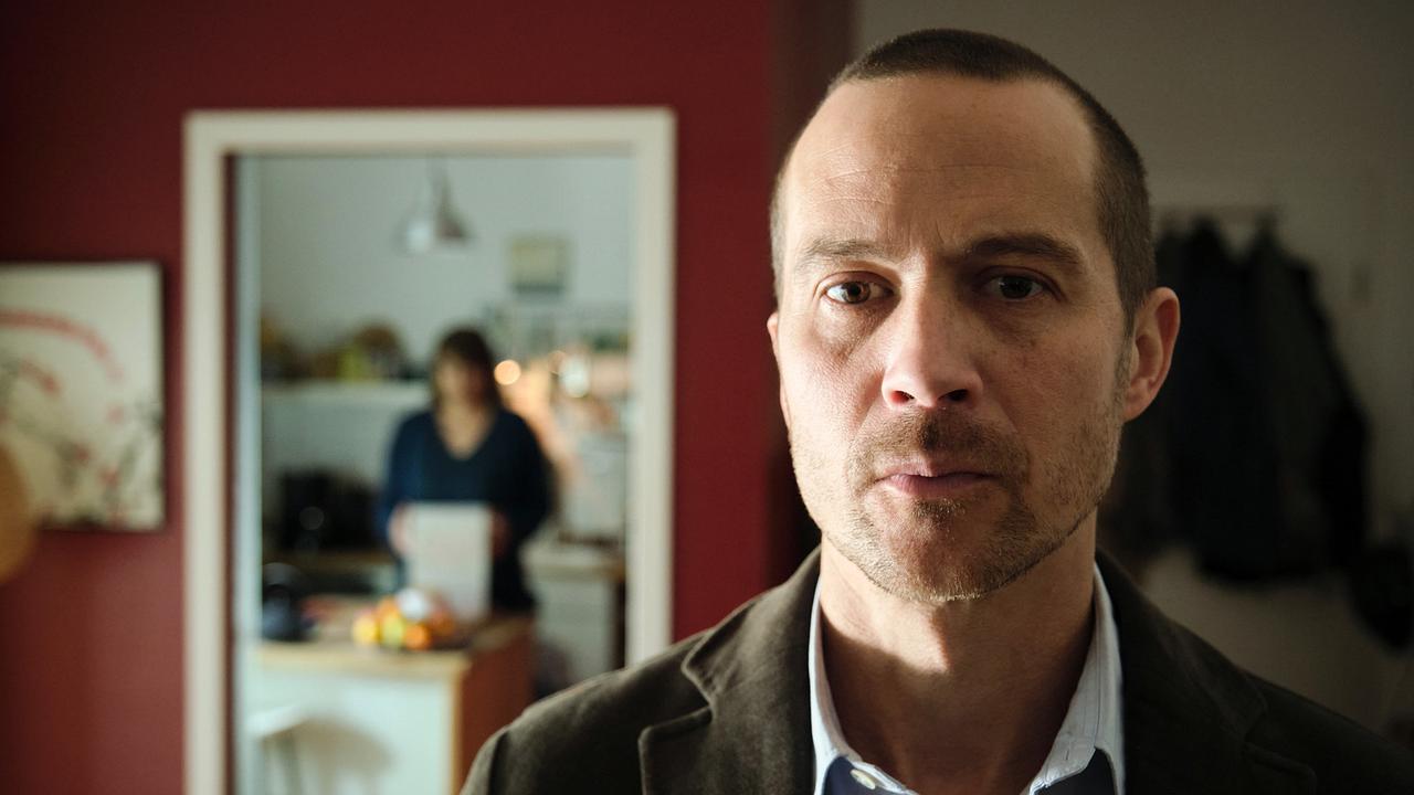 "Tatort: Der Welten Lohn": Trotz allem hofft Oliver Manlik (Barnaby Metschurat) noch, dass seine Frau Caroline sich ihm wieder zuwendet.