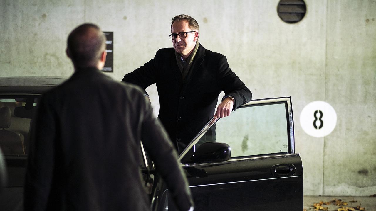 "Tatort: Der Welten Lohn": Oliver Manlik (Barnaby Metschurat) konfrontiert seinen ehemaligen Chef Joachim Bässler (Stephan Schad) mit seinen Forderungen. Den das allerdings überhaupt nicht beeindruckt, für ihn ist die Angelegenheit erledigt.