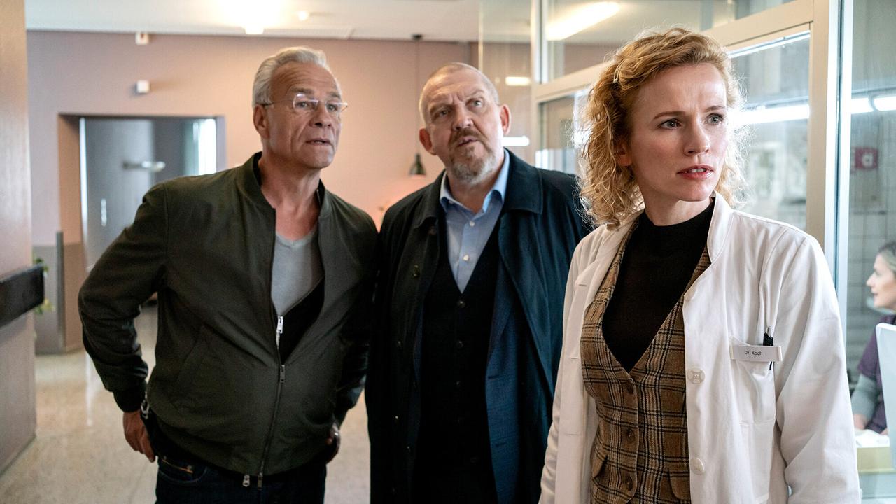 "Tatort: Gefangen": Klaus J. Behrendt (Max Ballauf), Dietmar Bär (Freddy Schenk), Adina Vetter (Dr. Maren Koch)