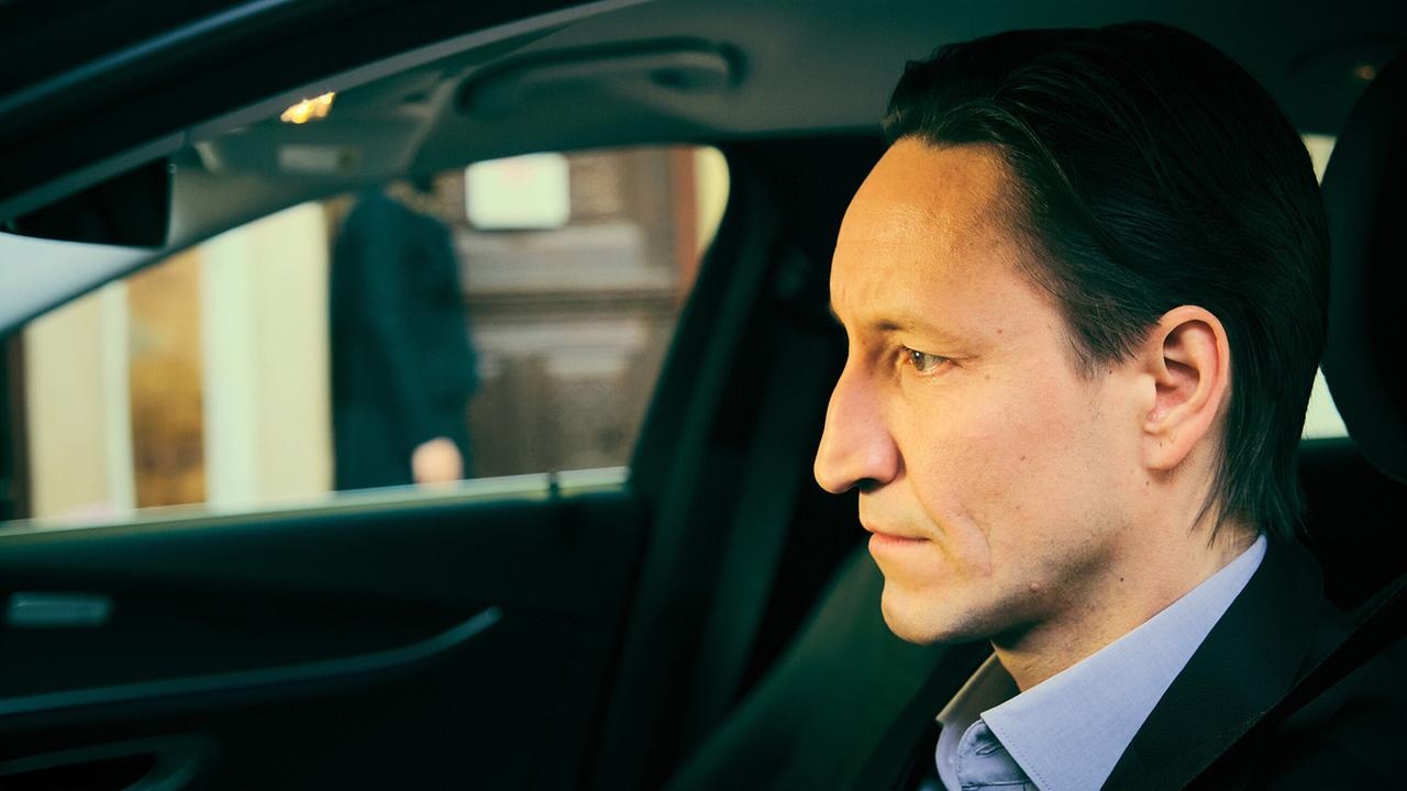 "Tatort: Gold": Staatsanwalt Hagen Reuschlin (Hendrik Heutmann) meint es gut, aber hat sich auf einen gefährlichen Weg eingelassen …