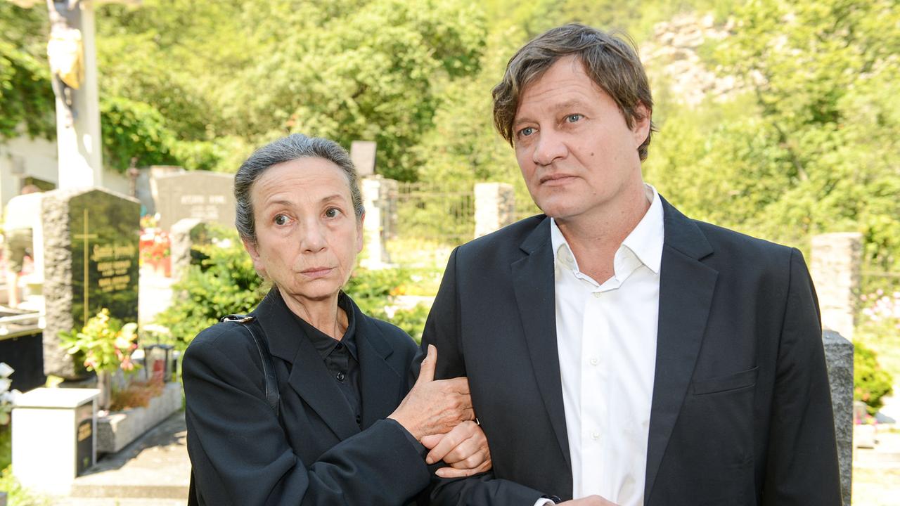 "Tatort - Grenzfall": Der Journalist Max Ryba (Harald Windisch) mit seiner Tante Maria (Karoline Zeisler).