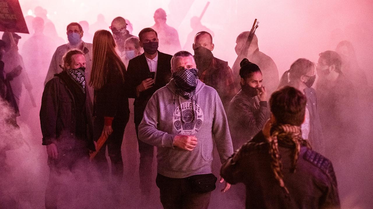 "Tatort: Heile Welt": Eskalation im Gerberzentrum: Nach einer Kundgebung geraten die Unterstützer des rechten Nachwuchspolitikers Nils Jacob mit Gegendemonstranten aneinander.