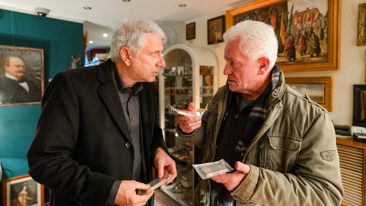 "Tatort: Kehraus": Franz Leitmayr (Udo Wachtveitl) und Ivo Batic (Miroslav Nemec) wundern sich über die leichteren Goldbarren.