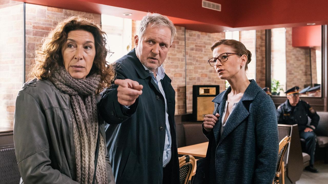 "Tatort: Die Kunst des Krieges": Adele Neuhauser (Bibi Fellner), Harald Krassnitzer (Moritz Eisner), Kristina Sprenger (Daniela Vopelka)