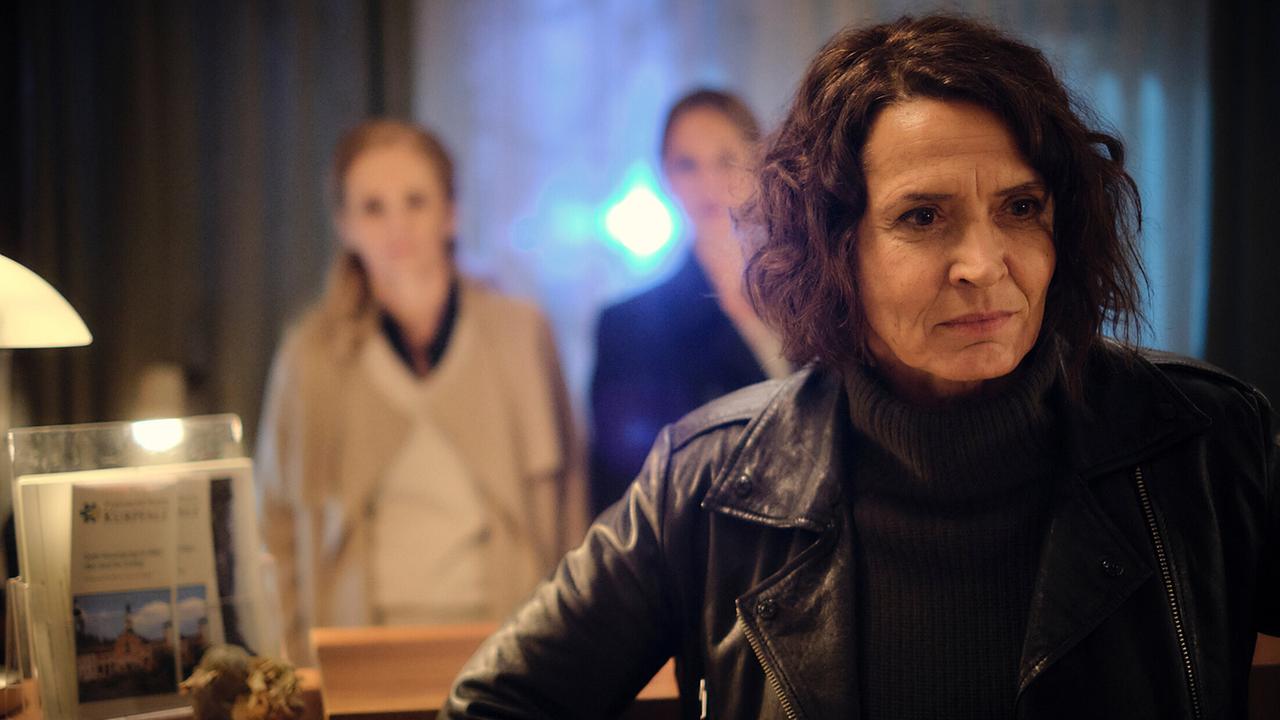 "Tatort: Lenas Tante": Im Altenheim hat Lena Odenthal (Ulrike Folkerts) eine Begegnung, die weder sie noch Johanna Stern (Lisa Bitter) oder die Heimleiterin Busse (Cristin König) erwartet hätten.