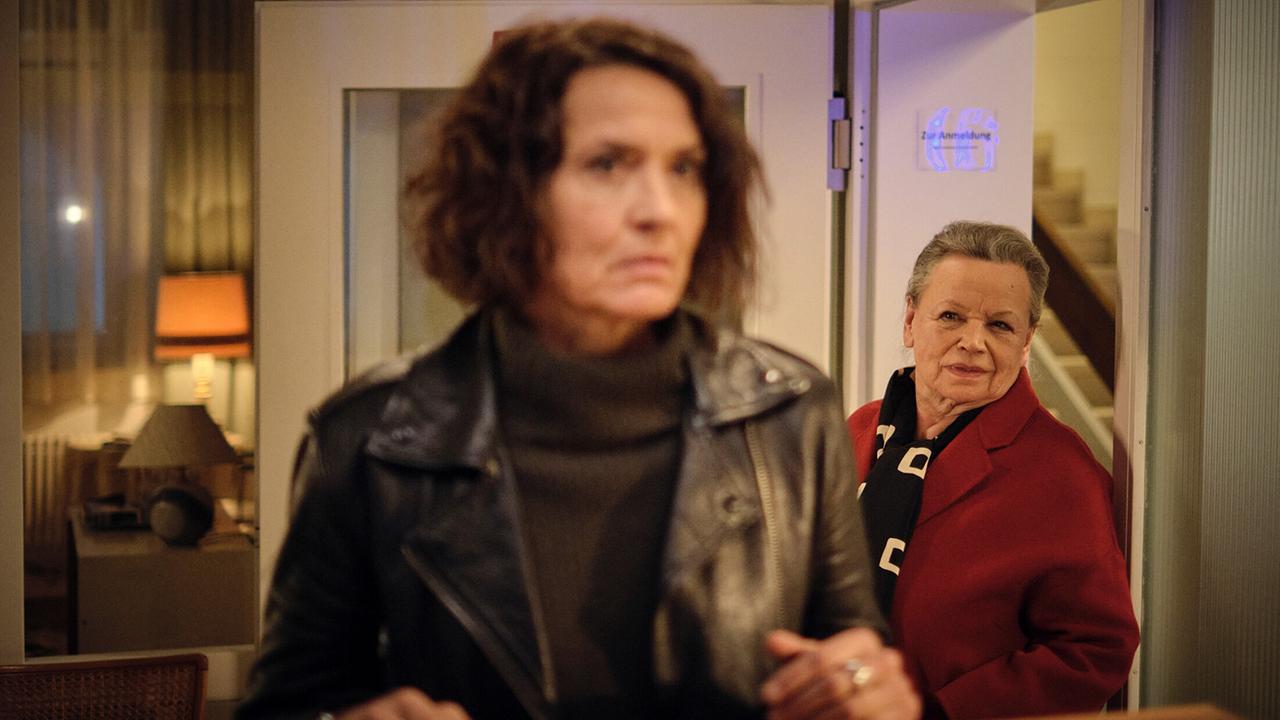 "Tatort: Lenas Tante": In aller Selbstverständlichkeit taucht Niki Odenthal (Ursula Werner) bei Lenas (Ulrike Folkerts) Ermittlungen auf. 