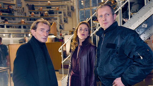 "Tatort: Der Millenniumsmörder": Ludwig Hirsch (Arno Berger), Gundula Rapsch (Gerichtsmedizinerin Dr. Renata Lang), Harald Krassnitzer (Chefinspektor Moritz Eisner)