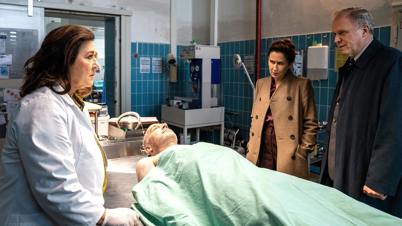 "Tatort: Murot und das Paradies": Dr. Dr. Kispert (Eva Mattes), Magda Wächter (Barbara Philipp) und Kommissar Felix Murot (Ulrich Tukur)